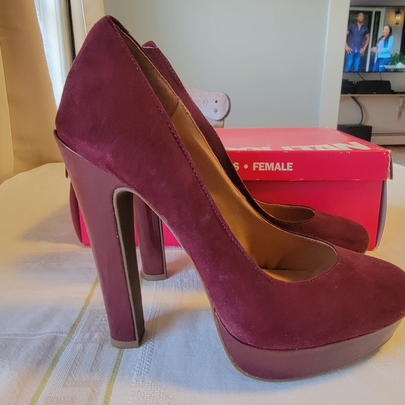 Cosmopolitan heels - Picture 4 of 7